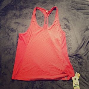 NWT coral under Armour tank🚫FINAL PRICE🚫