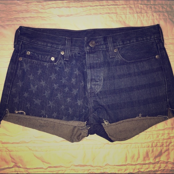 LEVIS WOMENS CUTOFF SHORT