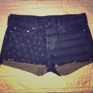 LEVIS WOMENS CUTOFF SHORT