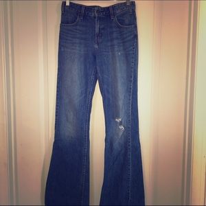LEVIS WOMENS HIGH WAISTED FLARE LEG.