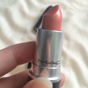 Mac frost lipstick in "Sandy B"
