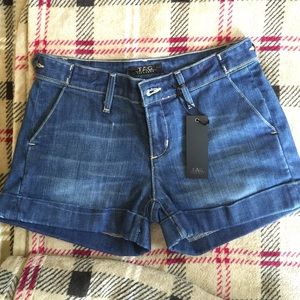 TAG ELEMENTS brand new shorts