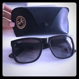 New Ray-Ban wayfarers sunglasses with case!!!