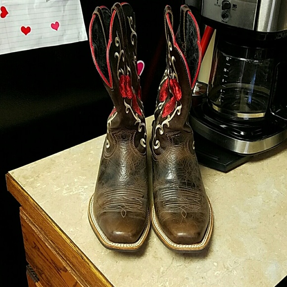 Ariat women's cowgirl boots - Picture 2 of 3