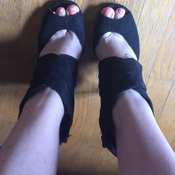 🎉Black open toed heels🎉 - Picture 2 of 4