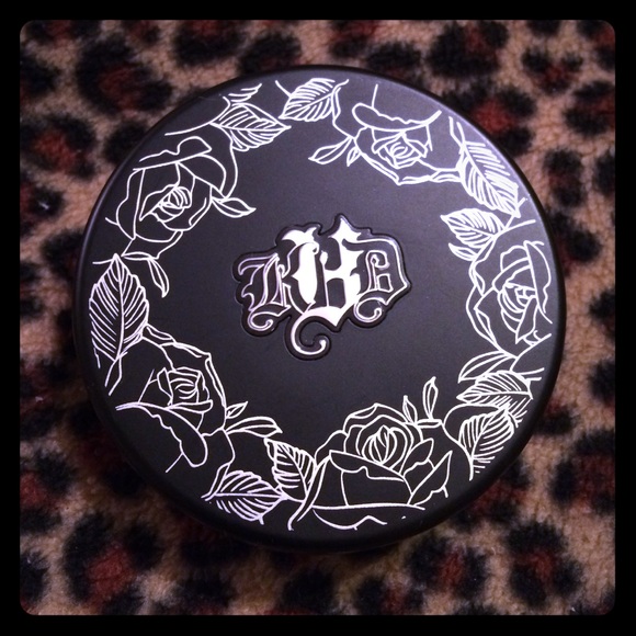 Kat Von D Other - KAT VON D ~ LOCK IT POWDER FOUNDATION ~ LIGHT 48