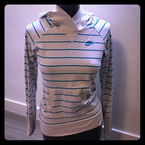 Small Nike pull over - light grey w/stripes