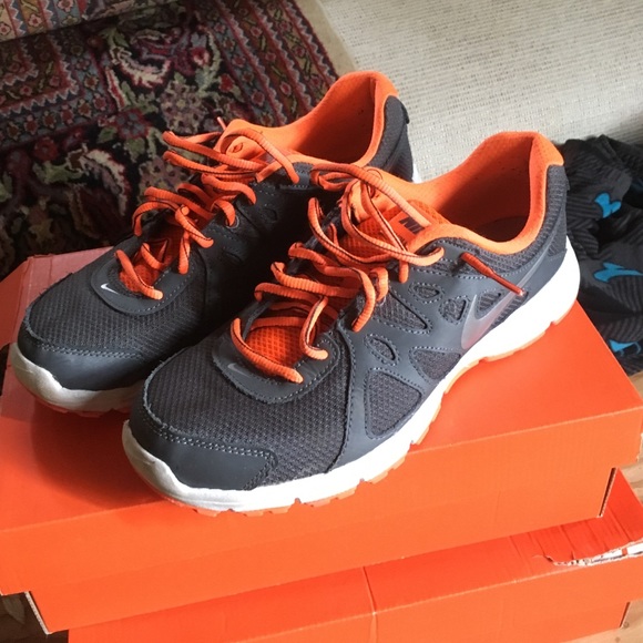 Men's Nike revolution 2