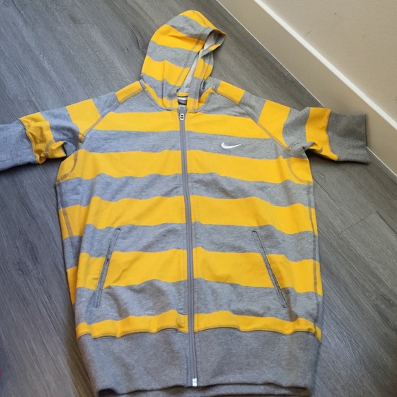 New w/o tags Nike zip up size Small