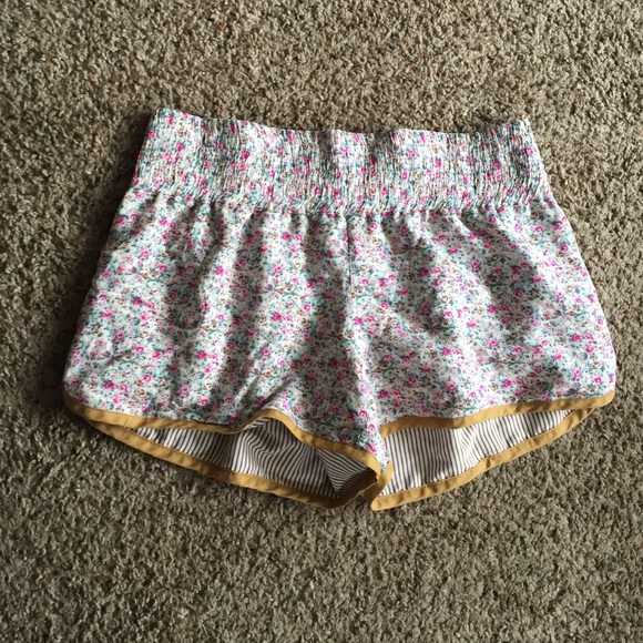 Free People Pants - Free People Floral Shorts🌻
