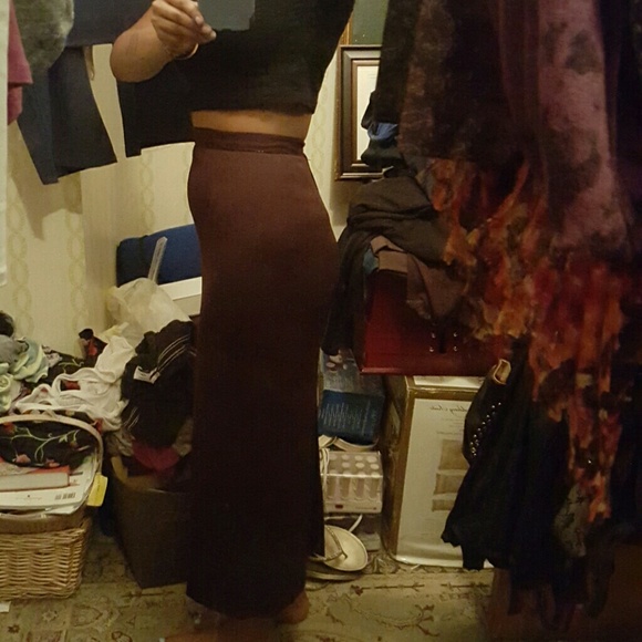 High-waisted skin tight plum skirt - Picture 3 of 3