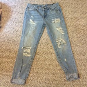 Destroyed boyfriend jeans