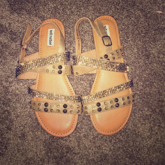 Buckle sandals