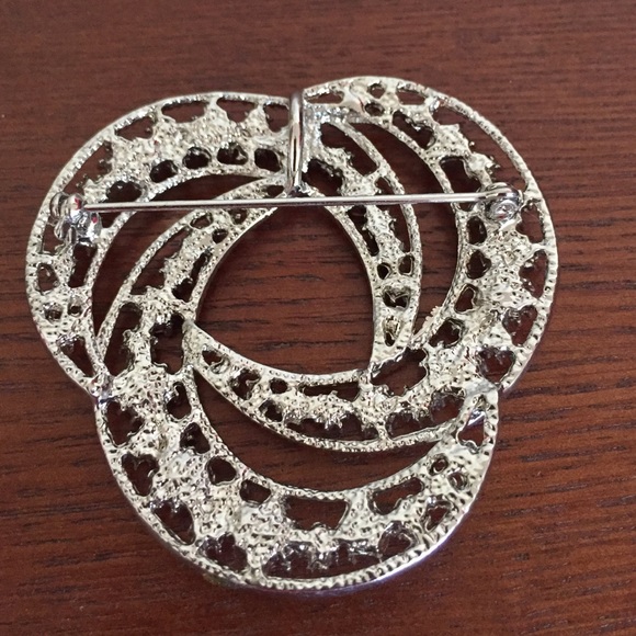 ✨HOST PICK✨ Jeweled brooch - Picture 3 of 3