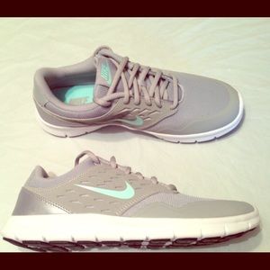 FiNal SALE ⌛️NWOT Nike Size 7