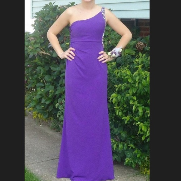 Prom dress. - Picture 3 of 4