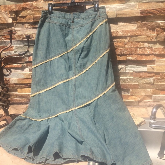 Jeanology Collection Dresses & Skirts - denim and lace petite long rare bias cut skirt fits okay for 10-12 ladies