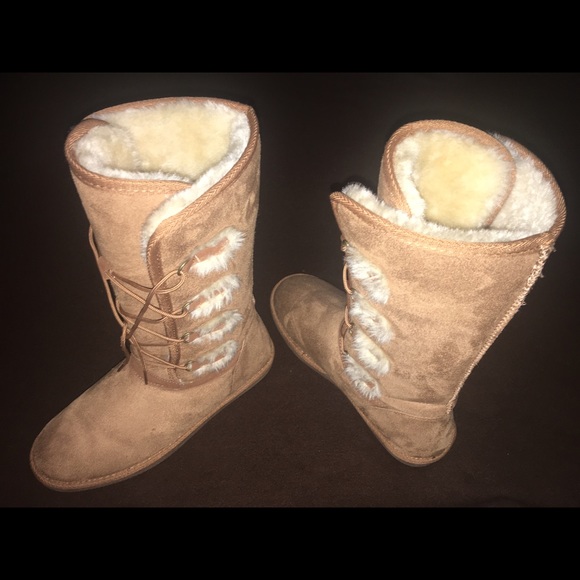 Extremely cute cozy and comfortable boots - Picture 2 of 3