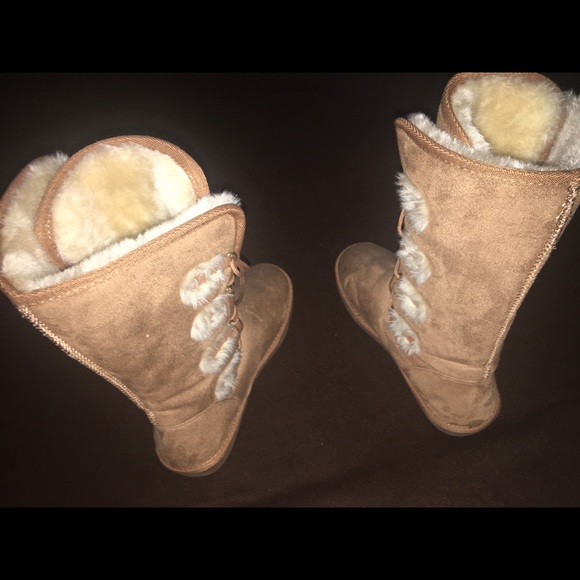 Extremely cute cozy and comfortable boots - Picture 3 of 3