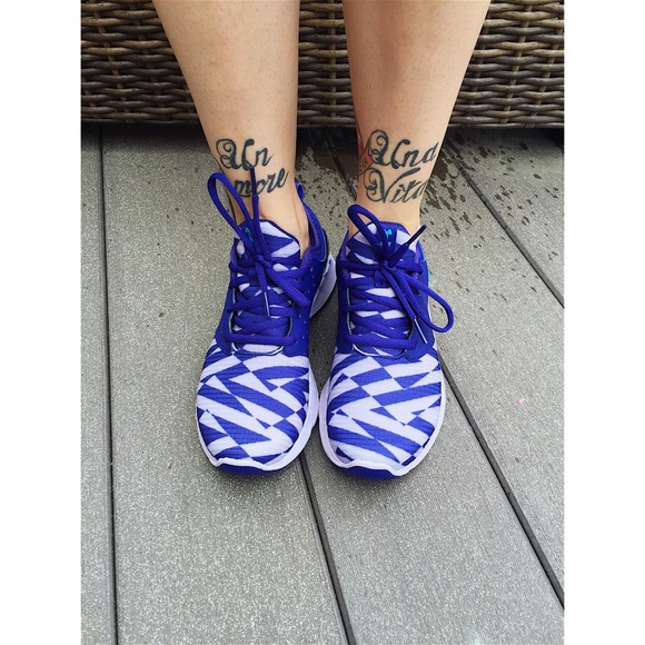 ONCE WORN UNDER ARMOUR SNEAKERS