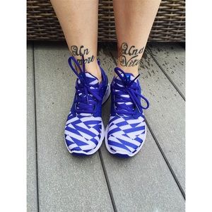 ONCE WORN UNDER ARMOUR SNEAKERS