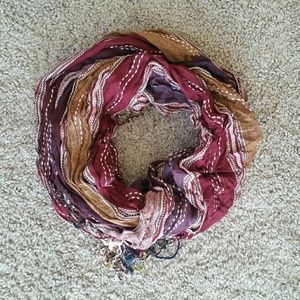 Vanity: Knitted fashion scarf