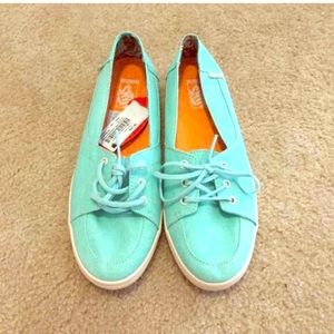 Womens VANS Size 8 NEW WITH TAGS