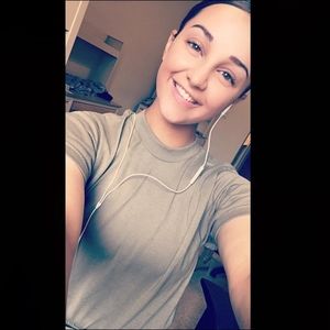 Meet your Posher, Kira