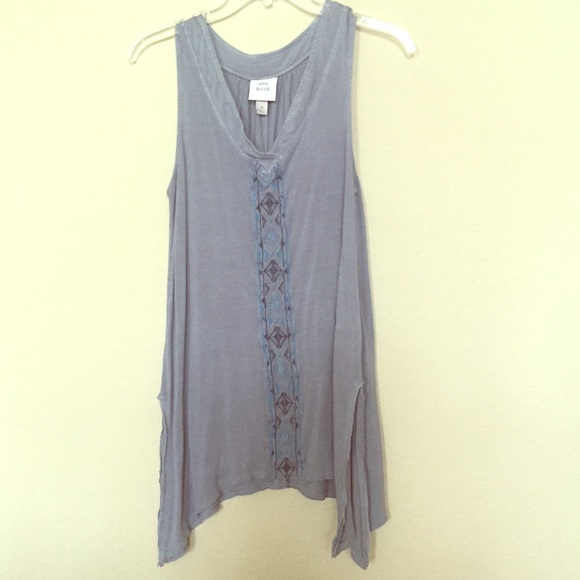 Long grey tank with Aztec print
