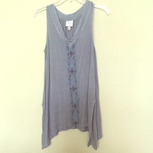 Long grey tank with Aztec print