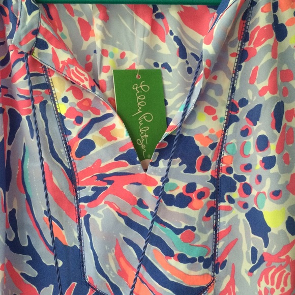 Lilly Pulitzer Tops - NWT. Lilly Pulitzer silk blouse Large