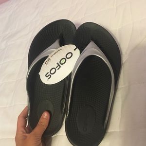 Oofos flip flops