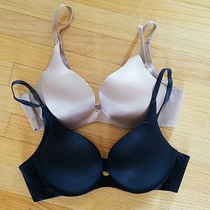 2 Victoria's Secret push-up bras
