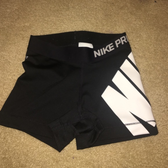 NIKE PRO SHORTS