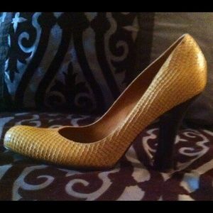 Butter Yellow Python Print&Textured Pumps
