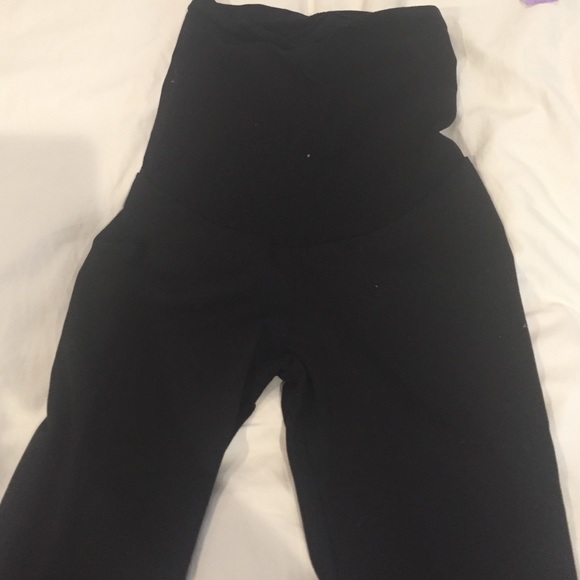 XS black maternity leggings. Very high quality.