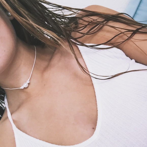 triple pearl white choker - Picture 2 of 3