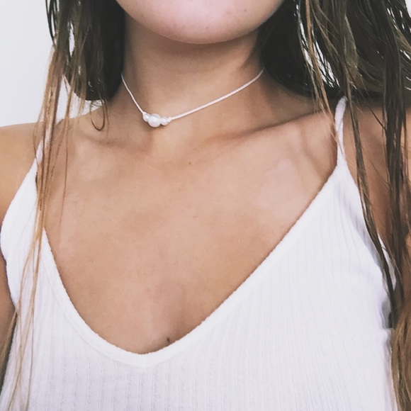 triple pearl white choker - Picture 3 of 3