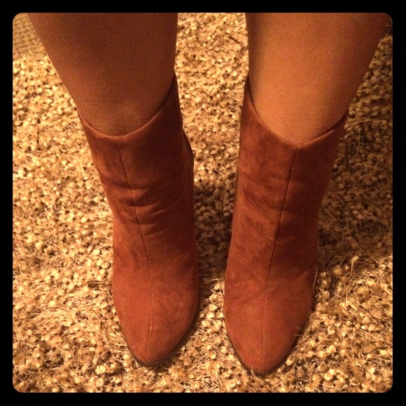 ❌SOLD❌ Forever 21 Feau Leather Ankle Boots