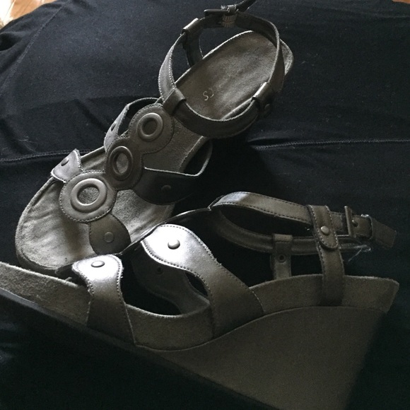 Aerosole silver wedge sandal