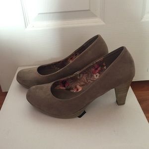 Grey heels