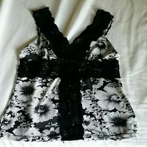 Tank top with black lace trim