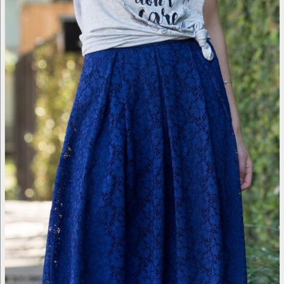‼️FINAL PRICE DROP‼️Francesca's Navy Midi Skirt