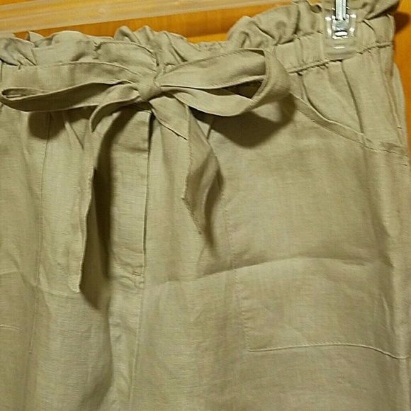Cynthia Rowley beige shorts!!! Size 8! NWOT! - Picture 2 of 4