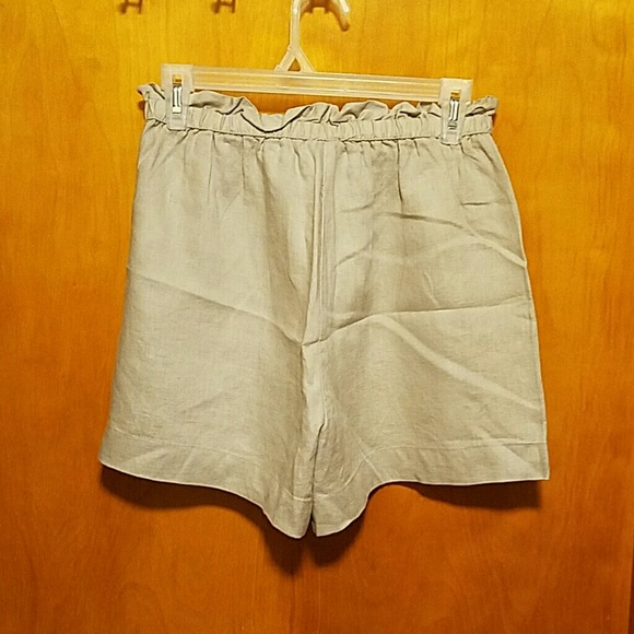 Cynthia Rowley beige shorts!!! Size 8! NWOT! - Picture 4 of 4