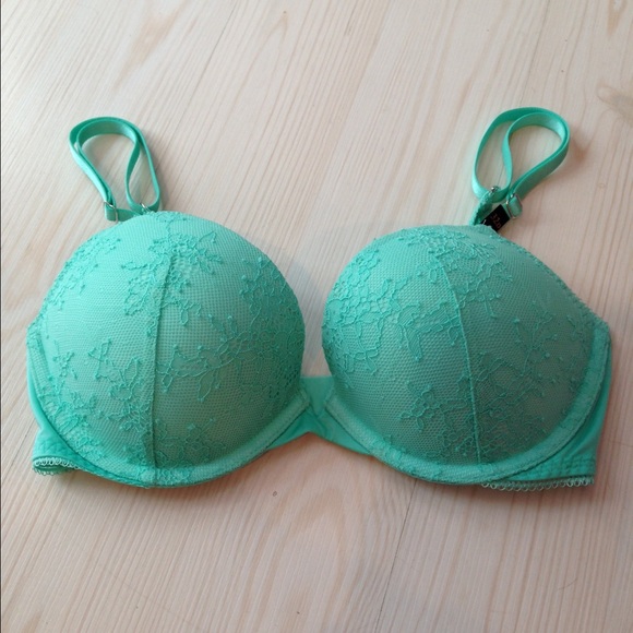 Victoria's Secret Other - New Victoria's Secret Very Sexy Push Up Bra 32D