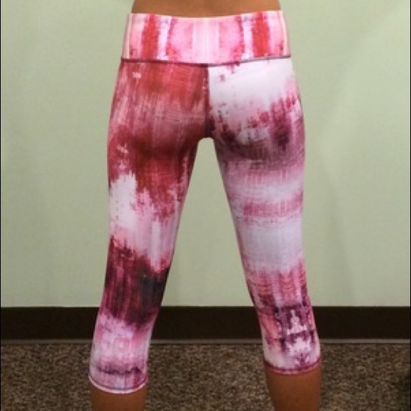 Alo Yoga Airbrush Capri - Picture 2 of 2
