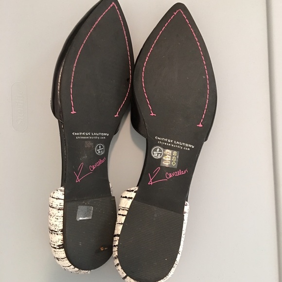 Black and white pointy flats - Picture 2 of 4