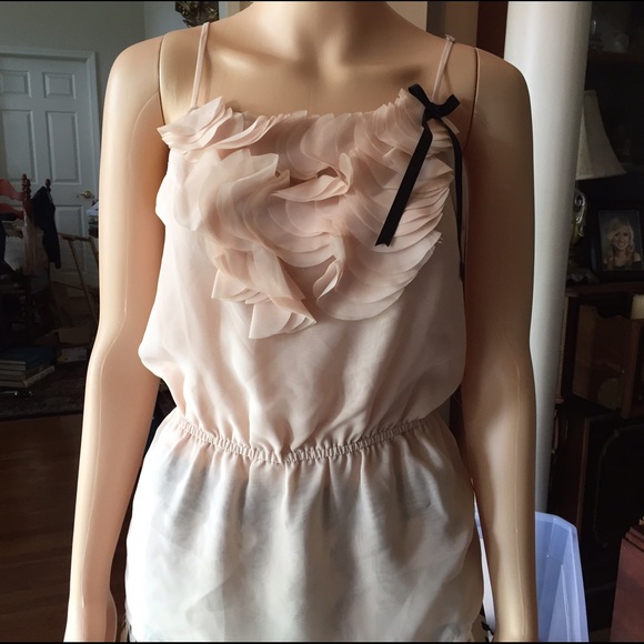 Alythea size medium tank with a ruffled top.