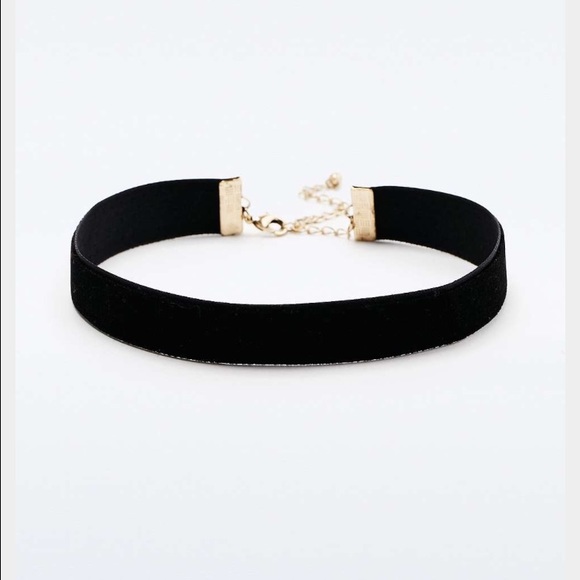 Black Velvet Choker - Picture 2 of 3